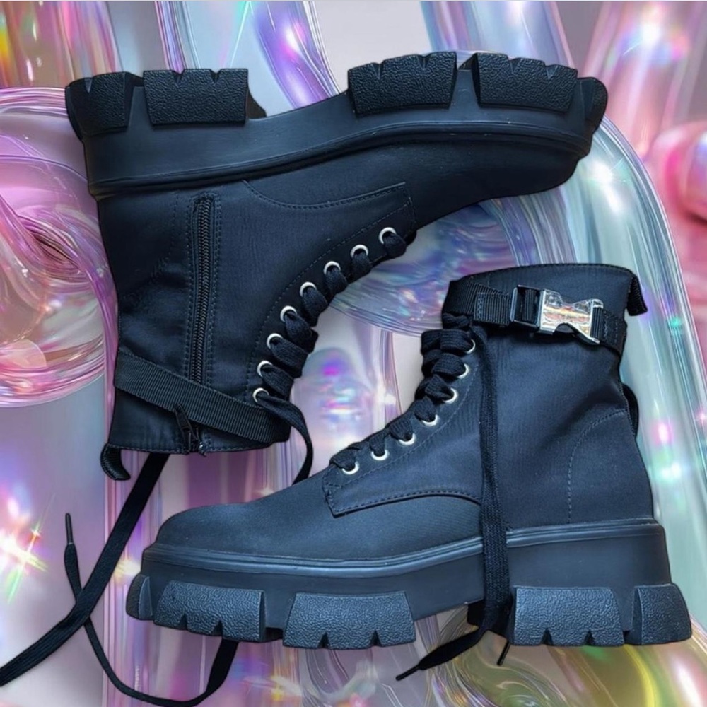Steve Madden “ Tanker “ Mega Lug Sole Boot 🖤